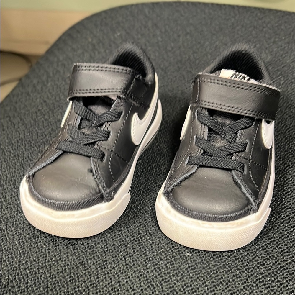 Nike Black and White Sneakers Modern Design